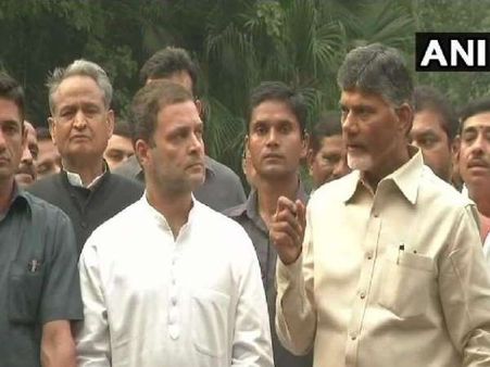 तेलंगाना में हार से खतरे में कांग्रेस-टीडीपी गठबंधन, विरोध में उतरे कई नेता