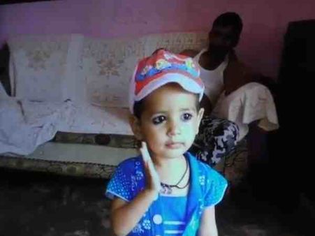 यूपी: घर के बाहर खेल रही मासूम बच्ची को स्कूल वैन ने कुचला, मौके पर हुई मौत, चालक फरार