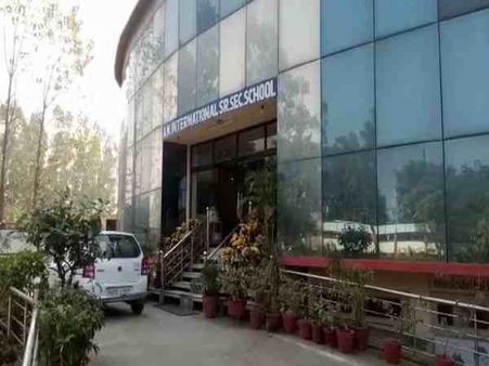 हादसे में छात्र की हुई मौत तो नाराज स्टूडेंट्स ने स्कूल में काटा बवाल, VIDEO