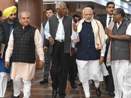 शीत कालीन सत्र के पहले दिन पर पूर्व पीएम वाजपेयी और अनंत कुमार को श्रद्धांजलि के बाद स्‍थगित हो जाएगी संसद