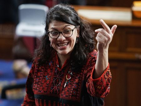 अमेरिका की पहली मुस्लिम महिला सासंद ने शपथ लेते ही ट्रंप को दी गाली