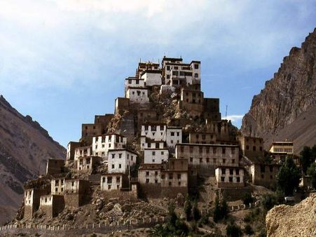 विदेश चंदे में हेरफेर मामले में फंसा तिब्बतियों का प्रसिद्ध बौद्ध मठ