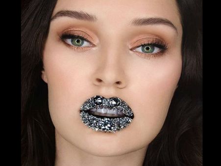 दुनिया की सबसे महंगी लिप आर्ट, होंठों पर लगाए 126 डायमंड, कीमत सुनकर उड़ जाएंगे होश