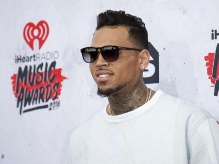 अमेरिकी सिंगर क्रिस ब्राउन पर रेप का आरोप, पेरिस पुलिस ने हिरासत में लिया