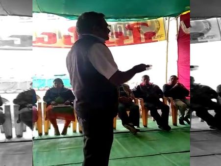 CM कमलनाथ को डाकू बताने वाला शिक्षक निलंबित, जानिए डाकू बोलने की वजह, देखें Viral Video