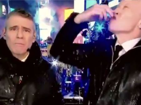 Video: सीएनएन के दो जर्नलिस्‍ट्स ने New Year पर लगाए वोडका के शॉट्स