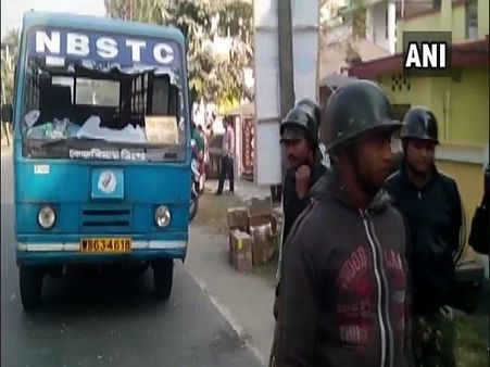 मजदूर यूनियन की हड़ताल का दूसरा दिन, पश्चिम बंगाल में प्रदर्शनकारियों ने बसों को बनाया निशाना