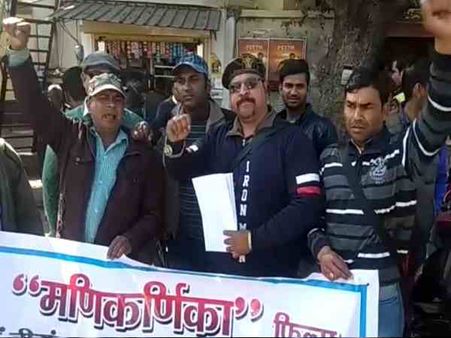 कंगना की फिल्म 'मणिकर्णिका' का झांसी में विरोध, लोग बोले- आपत्तिजनक सीन नहीं होंगे बर्दाश्त