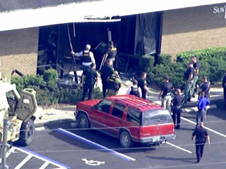 Florida Shooting: फ्लोरिडा के बैंक में 21 वर्ष के हमलवार ने अचानक बरसाईं गोलियां, पांच की मौत