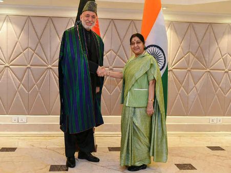 पूर्व राष्‍ट्रपति हामिद करजई बोले- पाकिस्‍तान और अमेरिका के बीच डील अफगानिस्‍तान में शांति की गारंटी नहीं