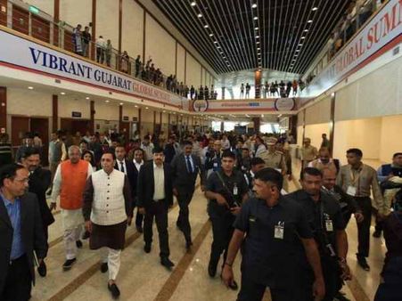 वाइब्रेंट गुजरात समिट-2019: विवाद से बचने सरकार ने लिए 2 फैसले, वजह थे अंबानी और पाकिस्तान