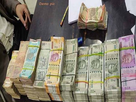 गुजरात: 500 करोड़ के फर्जी टैक्स क्रेडिट चालान करने वाले रैकेट का पर्दाफाश, पकड़ा मास्टरमांइड