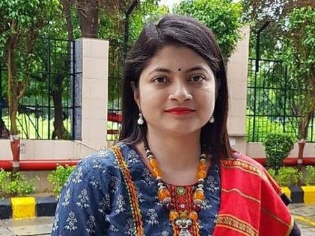 अवैध रेत खनन मामले में IAS चंद्रकला के आवास पर CBI का छापा