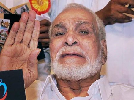 कनाडा में हुआ एक्टर कादर खान का अंतिम संस्कार, बड़ी संख्या में पहुंचा अफगान समाज