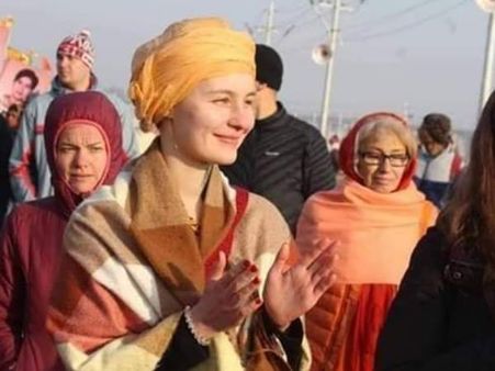 कुंभ: विदेशी श्रद्धालुओं से गुलजार हुआ संगम, देखें शानदार तस्वीरें