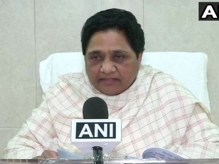 भतीजे आकाश को बसपा में शामिल करने पर मायावती का बड़ा बयान