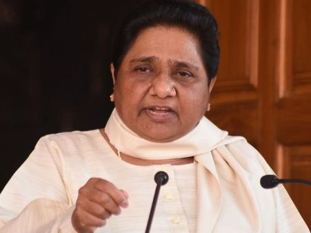 राहुल पर मायावती का वार, कहा- छलावा है न्यूनतम आय की गारंटी