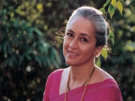 फिल्मी सितारों के साथ पीएम मोदी की मुलाकात पर भड़कीं नफीसा अली, बोलीं- नहीं भूल सकती गुजरात दंगे