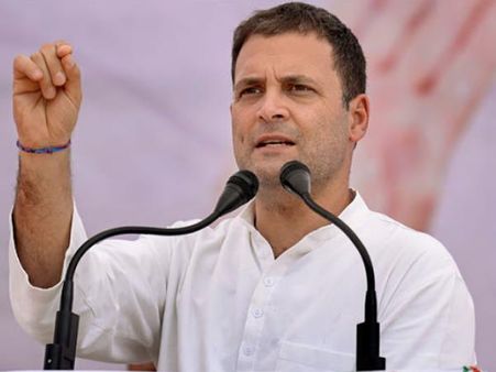 राहुल गांधी ने सीबीआई निदेशक आलोक वर्मा पर किए दो सवाल, फिर खुद दिया जवाब