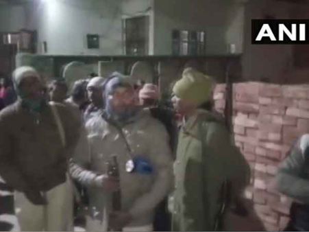 यूपी: इंस्पेक्टर की पत्नी, देवर और नौकरानी की हत्या, गला रेतकर सिर पर मारा हथौड़ा