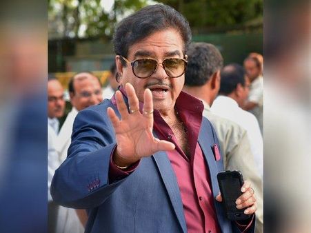 आखिर कौन से सवाल पर शत्रुघ्न सिन्हा ने कहा- खामोश, फिर चलते बने