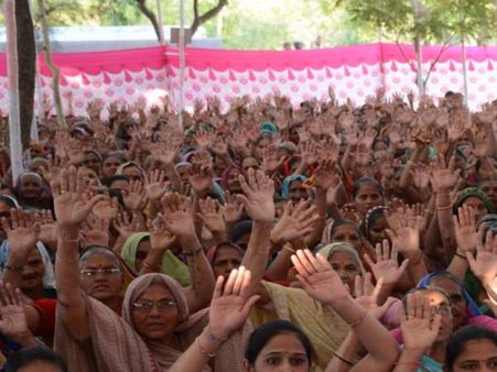 गुजरात के इस गांव में श्मशान में हो रही है रामकथा, गांव वालों ने कहा-इससे पवित्र जगह और कोई नहीं