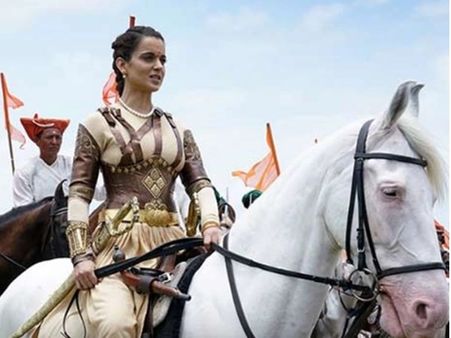 'मणिकर्णिका' में कंगना ने युद्ध के मैदान में दौड़ाया नकली घोड़ा, VIDEO सामने आने पर हुईं ट्रोल