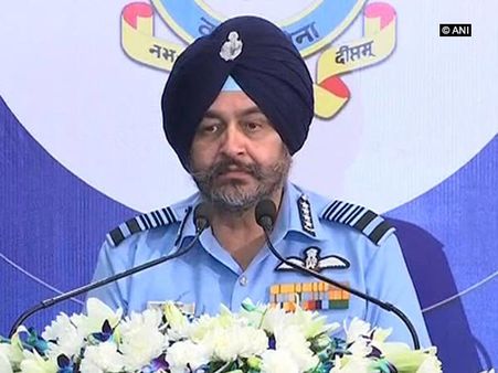 देश की सरकारी हथियार निर्माता कंपनी HAL पर क्यों हो रहा भरोसा कम