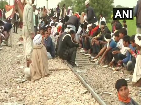 राजस्थान: पटरियों पर डेरा डाले बैठे गुर्जर आंदोलन से दर्जनों ट्रेनें कैंसिल और डायवर्ट, आम जनता परेशान