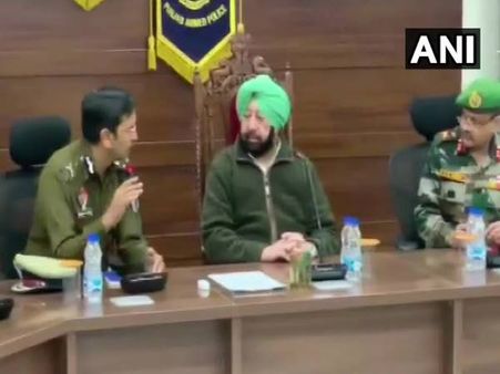 पंजाब: बॉर्डर पर मौजूदा स्थिति की समीक्षा के लिए सेना और अर्धसैनिक बल के अधिकारियों से मिले CM कैप्टन अमरिंदर