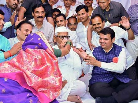 अन्ना ने की है बड़ी गलती, लोकपाल के लिए मोदी सरकार पर नहीं दिखाए तेवर