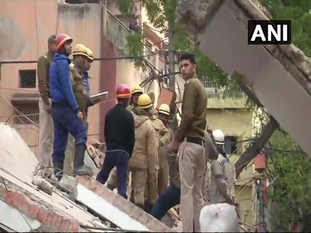 दिल्ली के करोल बाग में चार मंजिला इमारत गिरी, कोई हताहत नहीं