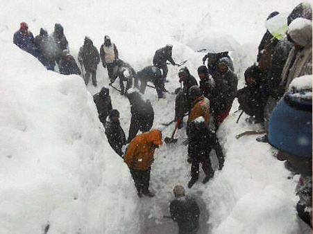 किन्नौर: ग्लेशियर में दबे 5 जवानों का कुछ पता नहीं चला, भारी बर्फबारी से रेस्क्यू ऑपरेशन में बाधा