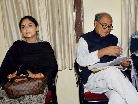 दिग्विजय की पत्रकार पत्नी अमृता को एमपी की इस सीट से चुनाव लड़ाने की तैयारी में कांग्रेस