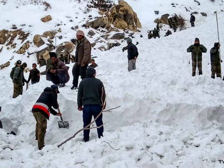 हिमाचल प्रदेश: हिमस्‍खलन में फंसे ITBP के पांच जवानों की जिंदगी के बीच मौसम बना विलेन