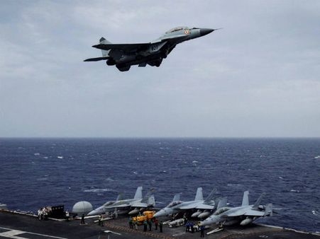 फाइटर जेट्स की कमी से जूझती इंडियन एयरफोर्स, रूस से मिग-29 खरीदने की कोशिश में