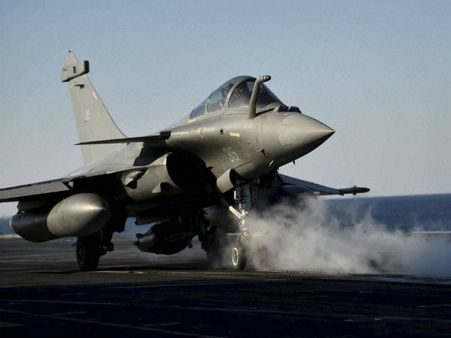 Rafale Deal: संसद में आज CAG पेश करेगी अपनी रिपोर्ट, कांग्रेस ने जताया ये संदेह