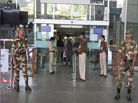 सामान में छुपाकर ले जा रहे 10 जिंदा कारतूस के साथ आरजेडी विधायक गिरफ्तार