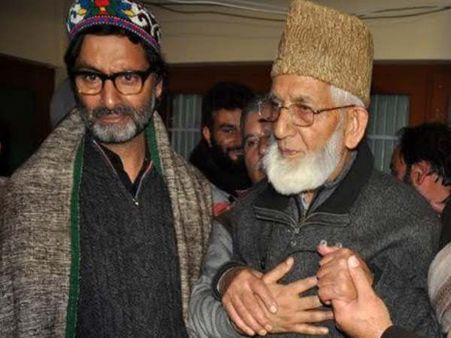 जम्मू कश्मीर: गिलानी, यासीन समेत 18 हुर्रियत नेताओं की सुरक्षा हटाई गई