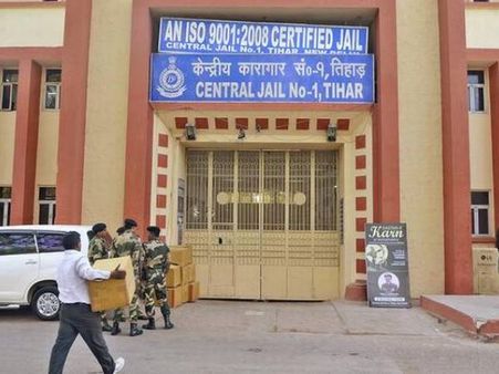 तिहाड़ जेल से व्यापारी को दी धमकी, वीडियो कॉल के जरिए मांगे 50 लाख