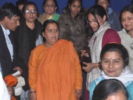 उमा भारती ने देखी फिल्म 'मणिकर्णिका', कहा- मोदी को भी झांसी की रानी की तरह लड़ना होगा