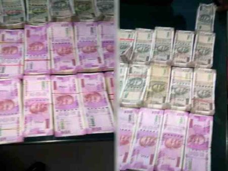 दिल्ली में BMW कार से 1 करोड़ रुपए कैश बरामद, आंध्र प्रदेश में भी पकड़े गए 1 करोड़ 90 लाख रुपए