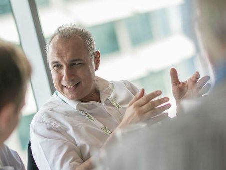 दुर्घटना से देर भली: दो मिनट लेट होने से छूटी फ्लाइट और बच गई जिंदगी