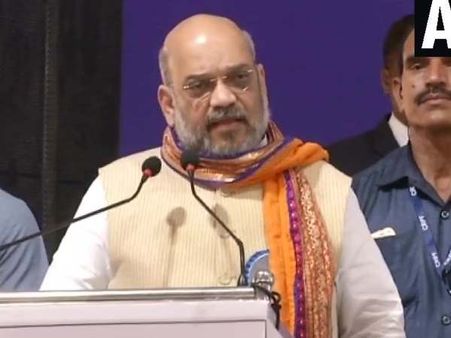 असम में बोले अमित शाह- गोगोई और अजमल दिन में लड़ते हैं, रात में इलू-इलू करते हैं