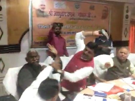 बीजेपी के सांसद और विधायक के मारपीट के वीडियो पर बोले महेंद्रनाथ पांडेय- पार्टी करेगी अनुशासनात्मक कार्रवाई