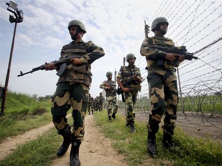 पाकिस्‍तान की तरफ से आ रहे घुसपैठिए को BSF ने कच्‍छ बॉर्डर पर दबोचा