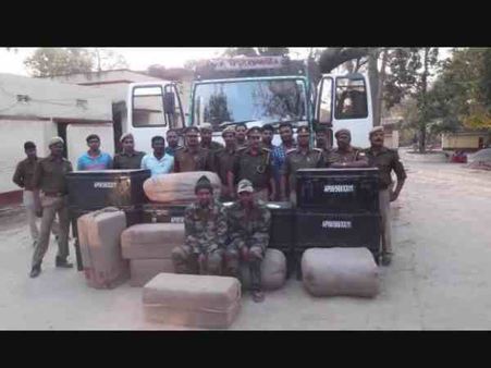 सेना की वर्दी पहनकर शातिर करते थे गांजा तस्करी , ट्रक से मिला 70 लाख का गांजा