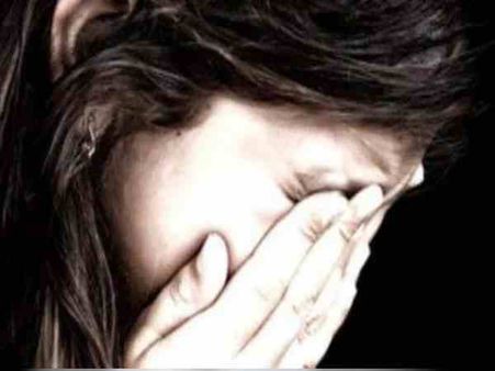 मां से बोली लड़की -'मुझे नहीं जाना स्कूल,वो मेरे साथ करता है ऐसी-ऐसी हरकतें....'