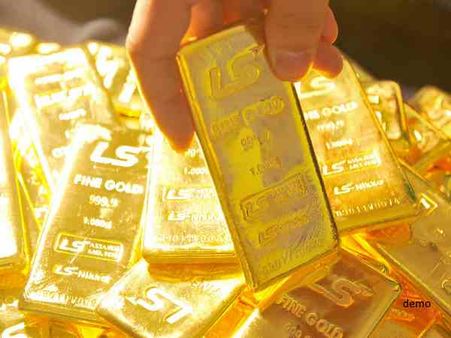 कबाड़ की आड़ में गोल्ड स्मगलिंग, मालिक की कार और कंटेनर के अंदर मिला 100 किलो सोना