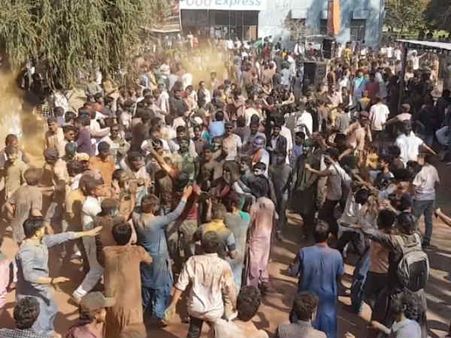 VIDEO: वायरल हो रहा है पाकिस्तान में मनाई गई होली का ये वीडियो